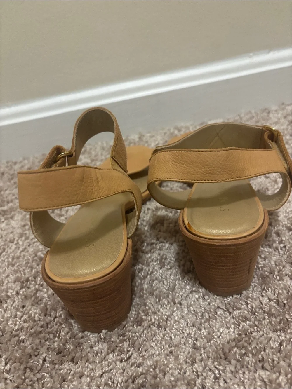 Stuart Weitzman Tan Leather Block Heel Sandals - Classic Strappy Comfort Buckle